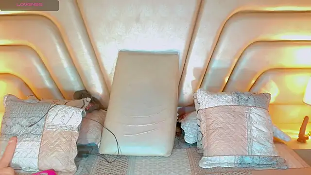 Snapshot of tiifannysexyhot chatting on 04/17/26, 11:57 tiifannysexyhot online show from 04/17/26, 11:57