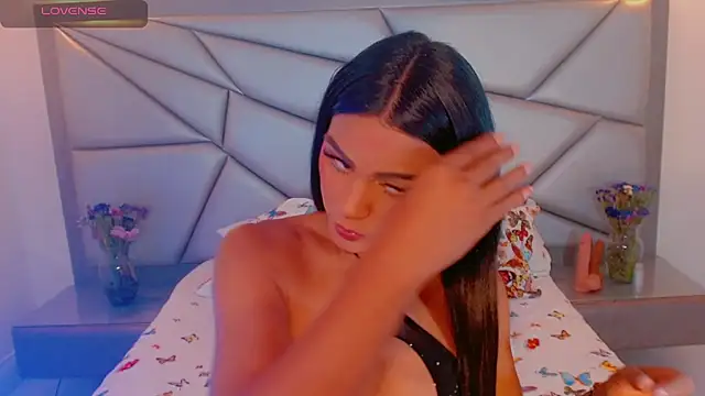 Snapshot of tiifannysexyhot chatting on 04/19/26, 06:10 tiifannysexyhot online show from 04/19/26, 06:10