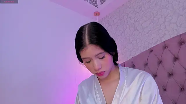 Snapshot of saraa_joness_ chatting on 04/30/26, 06:14 saraa joness online show from 04/30/26, 06:14