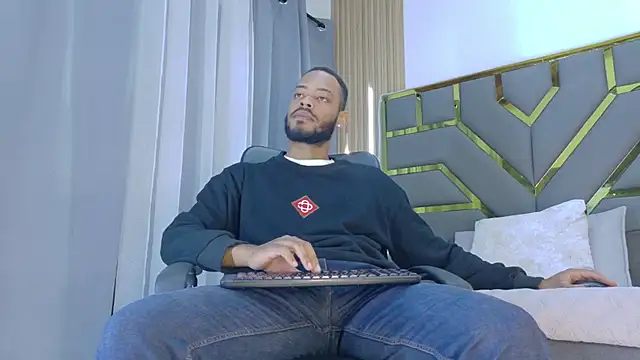 Snapshot of Oliver_bigblack_cock chatting on 03/19/26, 06:12 Oliver bigblack cock online show from 03/19/26, 06:12