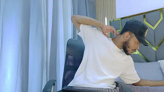 Snapshot of Oliver_bigblack_cock chatting on 03/20/26, 08:14 Oliver bigblack cock online show from 03/20/26, 08:14