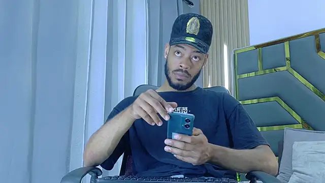 Snapshot of Oliver_bigblack_cock chatting on 03/22/26, 05:38 Oliver bigblack cock online show from 03/22/26, 05:38