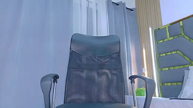 Snapshot of Oliver_bigblack_cock chatting on 03/24/26, 06:35 Oliver bigblack cock online show from 03/24/26, 06:35