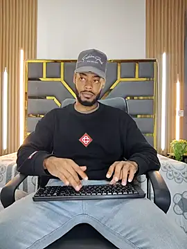 Snapshot of Oliver_bigblack_cock chatting on 03/31/26, 06:08 Oliver bigblack cock online show from 03/31/26, 06:08