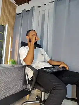 Snapshot of Oliver_bigblack_cock chatting on 04/04/26, 07:44 Oliver bigblack cock online show from 04/04/26, 07:44