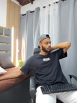 Snapshot of Oliver_bigblack_cock chatting on 04/06/26, 06:20 Oliver bigblack cock online show from 04/06/26, 06:20