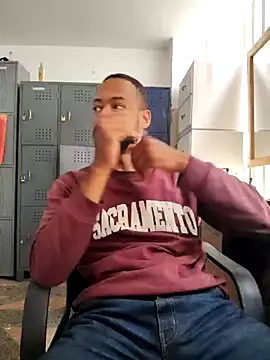 Snapshot of Oliver_bigblack_cock chatting on 04/08/26, 06:08 Oliver bigblack cock online show from 04/08/26, 06:08