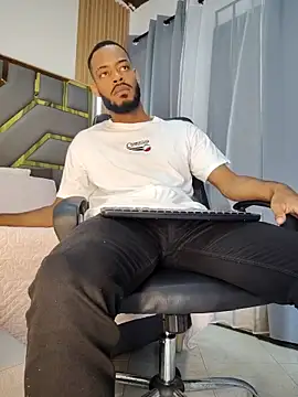 Snapshot of Oliver_bigblack_cock chatting on 04/19/26, 06:21 Oliver bigblack cock online show from 04/19/26, 06:21