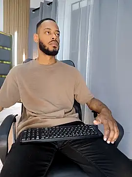 Snapshot of Oliver_bigblack_cock chatting on 04/20/26, 06:09 Oliver bigblack cock online show from 04/20/26, 06:09