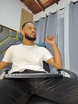 Snapshot of Oliver_bigblack_cock chatting on 04/23/26, 06:10 Oliver bigblack cock online show from 04/23/26, 06:10