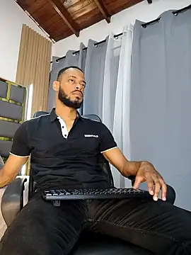 Snapshot of Oliver_bigblack_cock chatting on 04/25/26, 06:16 Oliver bigblack cock online show from 04/25/26, 06:16