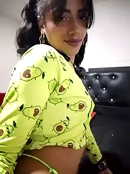 Snapshot of KattyBerryX chatting on 04/16/26, 12:11 KattyBerryX online show from 04/16/26, 12:11