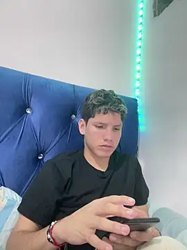 Snapshot of Theus26_ chatting on 03/24/26, 11:54 Theus26 online show from 03/24/26, 11:54