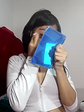 KarolaMendez online show from 05/03/26, 05:41