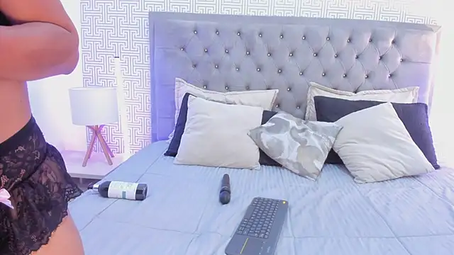 Alexa Wiild online show from 04/23/26, 04:03