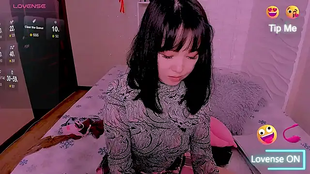 Akiko Yun online show from 04/18/26, 11:47