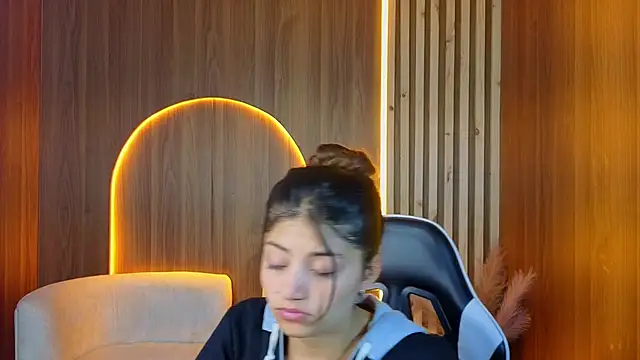 Lia queen tx online show from 07/03/26, 03:24