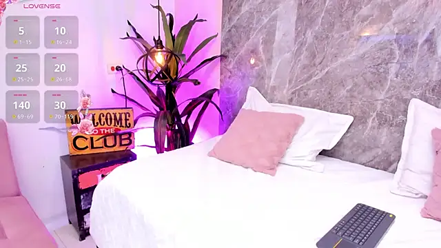 Snapshot of Megan_Stein chatting on 04/14/26, 08:26 Megan Stein online show from 04/14/26, 08:26