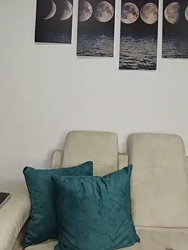 isabellaHill2 online show from 04/12/26, 04:17