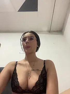 Snapshot of isabella-hot12 chatting on 03/17/26, 10:02 isabella-hot12 online show from 03/17/26, 10:02