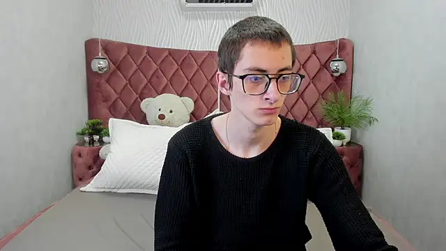 Snapshot of RonBevs chatting on 04/15/26, 07:58 RonBevs online show from 04/15/26, 07:58