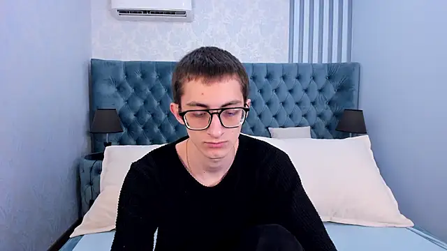 Snapshot of RonBevs chatting on 04/16/26, 07:36 RonBevs online show from 04/16/26, 07:36