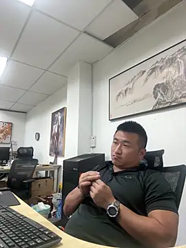 Snapshot of Cunzhangshibage02 chatting on 04/13/26, 12:32 Cunzhangshibage02 online show from 04/13/26, 12:32