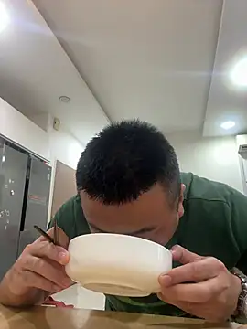 Snapshot of Cunzhangshibage02 chatting on 04/21/26, 11:29 Cunzhangshibage02 online show from 04/21/26, 11:29