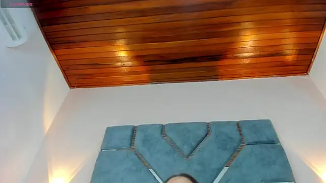 Snapshot of DanielaCruz-1 chatting on 03/21/26, 04:28 DanielaCruz-1 online show from 03/21/26, 04:28