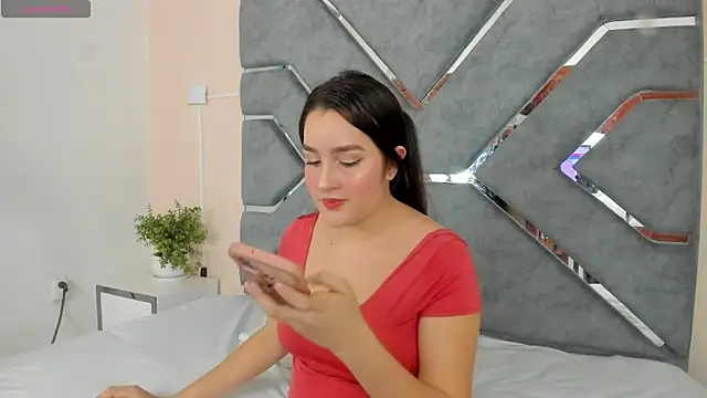 Snapshot of DanielaCruz-1 chatting on 04/21/26, 05:47 DanielaCruz-1 online show from 04/21/26, 05:47