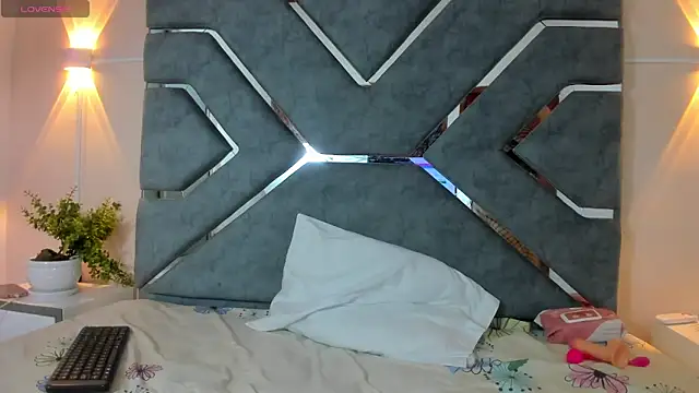 Snapshot of DanielaCruz-1 chatting on 04/24/26, 12:35 DanielaCruz-1 online show from 04/24/26, 12:35