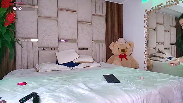 Snapshot of Zoe-_-din chatting on 03/18/26, 02:58 Zoe- -din online show from 03/18/26, 02:58