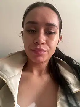 Snapshot of Zoe-_-din chatting on 03/25/26, 06:47 Zoe- -din online show from 03/25/26, 06:47