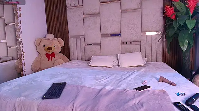 Snapshot of Zoe-_-din chatting on 04/03/26, 02:42 Zoe- -din online show from 04/03/26, 02:42