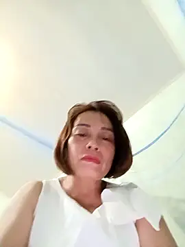 Snapshot of Lyly22x chatting on 03/28/26, 09:47 Lyly22x online show from 03/28/26, 09:47