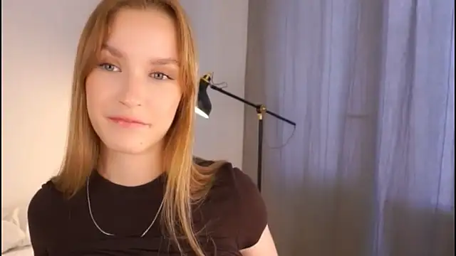 Snapshot of HellenSlavis chatting on 03/17/26, 09:07 HellenSlavis online show from 03/17/26, 09:07