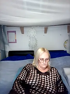 Snapshot of roxy_74 chatting on 03/19/26, 11:47 roxy 74 online show from 03/19/26, 11:47