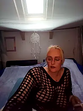 Snapshot of roxy_74 chatting on 03/28/26, 09:31 roxy 74 online show from 03/28/26, 09:31