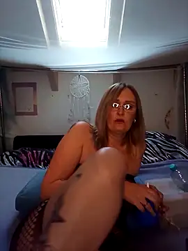 Snapshot of roxy_74 chatting on 04/17/26, 08:06 roxy 74 online show from 04/17/26, 08:06