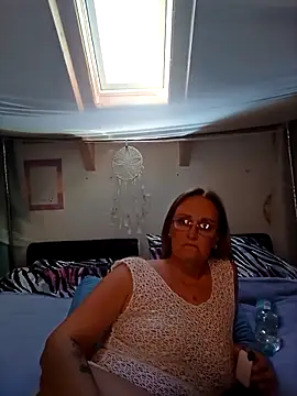 Snapshot of roxy_74 chatting on 04/29/26, 08:40 roxy 74 online show from 04/29/26, 08:40