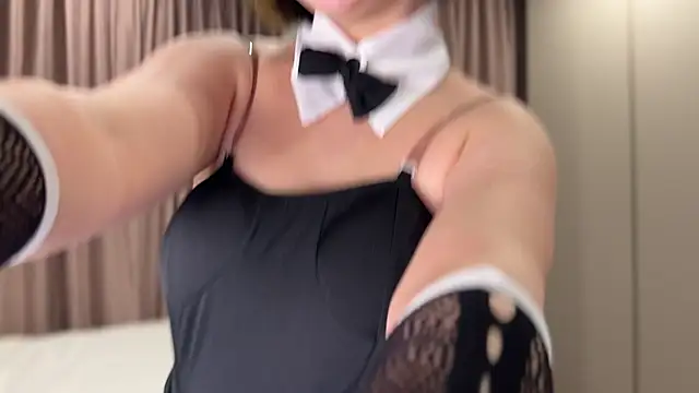 Snapshot of emilyy_xoxo chatting on 03/17/26, 02:27 emilyy xoxo online show from 03/17/26, 02:27