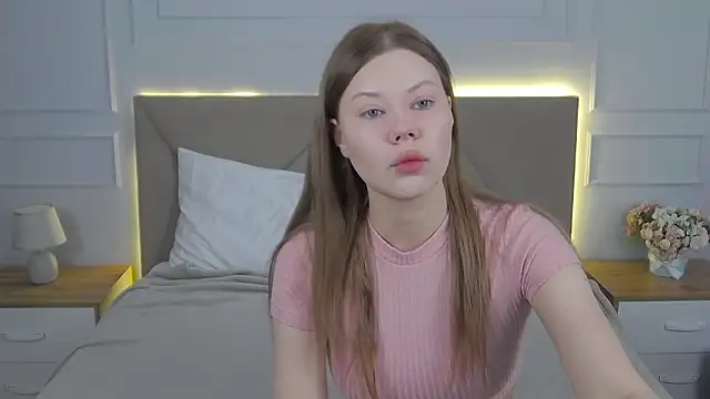 Snapshot of Sophie_Rays chatting on 03/22/26, 04:05 Sophie Rays online show from 03/22/26, 04:05