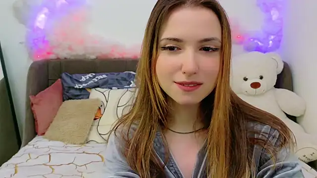 Snapshot of LeenMoonie chatting on 05/18/26, 02:45 LeenMoonie online show from 05/18/26, 02:45