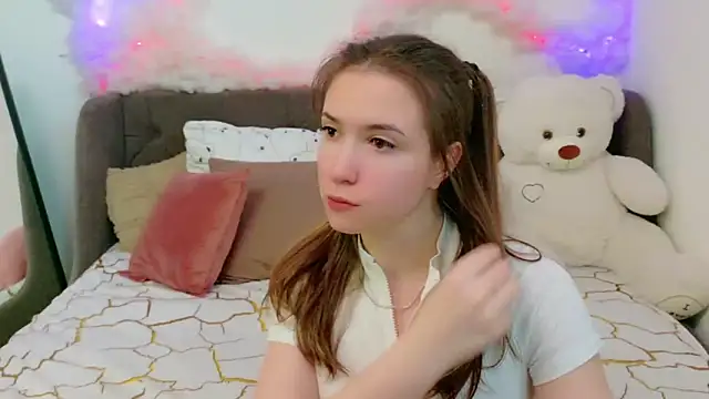 Snapshot of LeenMoonie chatting on 06/21/26, 04:20 LeenMoonie online show from 06/21/26, 04:20