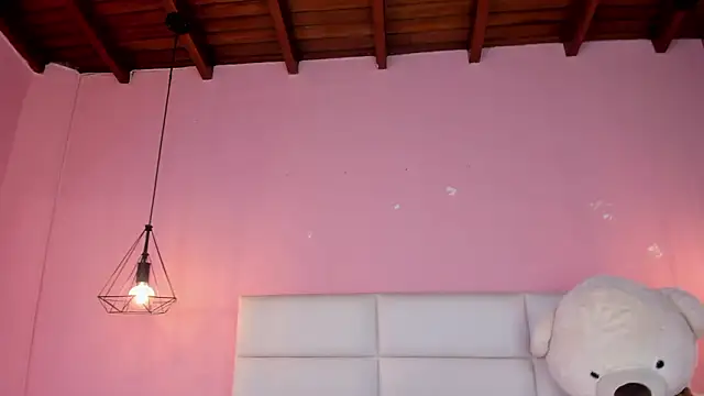 Snapshot of KarolyneLune chatting on 03/16/26, 06:12 KarolyneLune online show from 03/16/26, 06:12