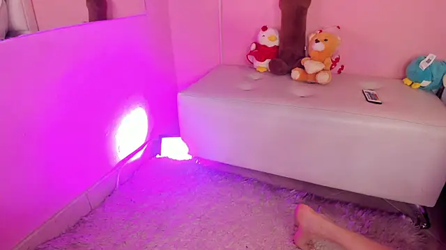 Snapshot of KarolyneLune chatting on 03/23/26, 08:35 KarolyneLune online show from 03/23/26, 08:35