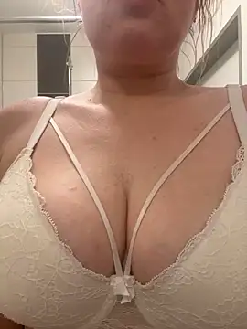 FeuchteMona online show from 03/15/26, 09:32