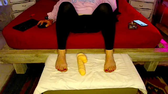 Snapshot of feetandcock85 chatting on 04/26/26, 04:48 feetandcock85 online show from 04/26/26, 04:48