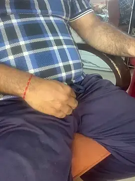 Snapshot of urb0nd chatting on 04/07/26, 09:43 urb0nd online show from 04/07/26, 09:43