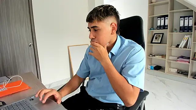 Snapshot of Boss_Secret chatting on 04/21/26, 06:55 Boss Secret online show from 04/21/26, 06:55